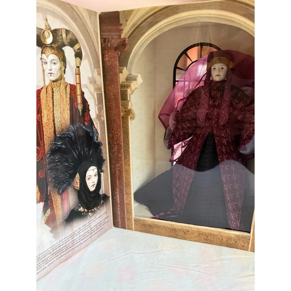 Hasbro Star Wars Queen Amidala Return to Naboo 2000 Portrait Edition Doll 61781